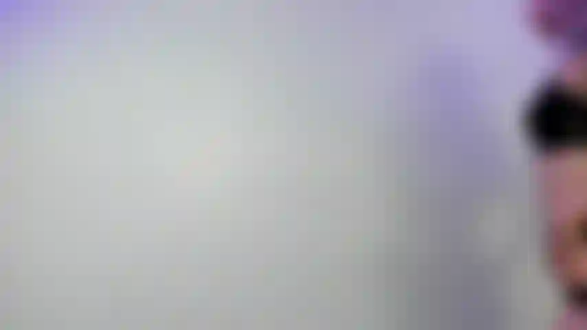 Pvc-erotischer striptease ohne schritt.