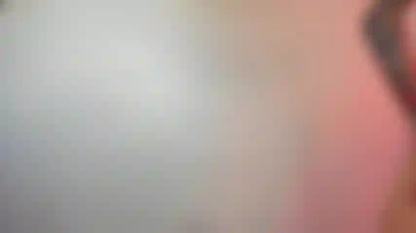 Strippe in riemchendessous.