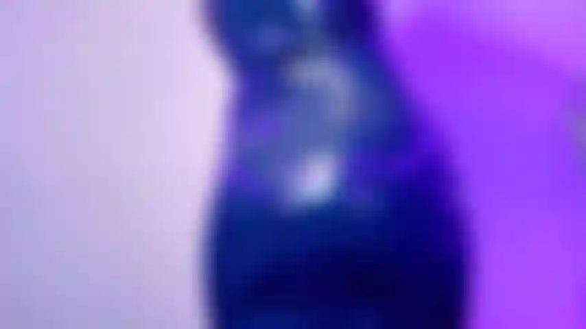 Glänzender blauer hintern - arschanbetung / asmr.