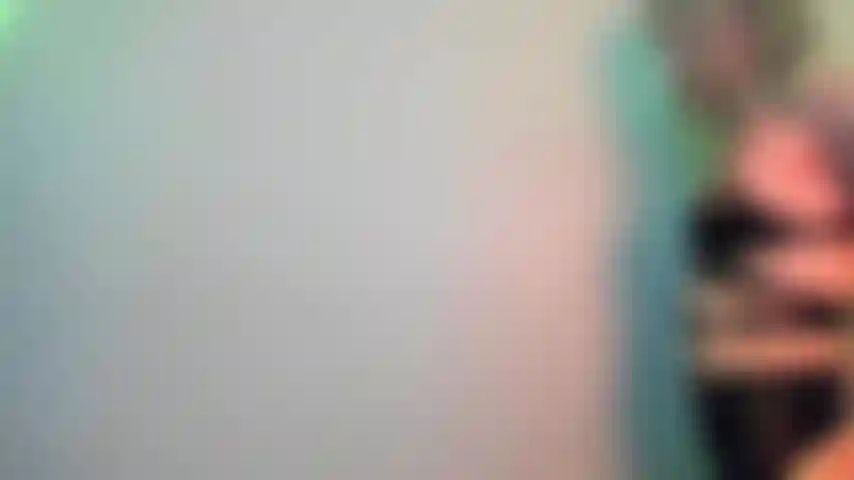 Eine ledergöttin, die nach rülpsern lechzt.