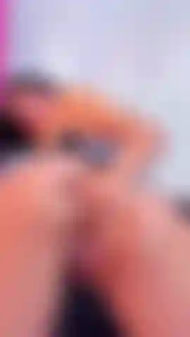 Ich kann nicht aufhören, mich selbst zu berühren, und denke daran, wie sehr ich mir wünschte, dass du hier wärst und es für mich tätest.