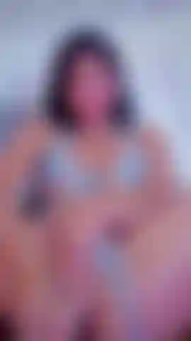 Ich zeige dir meinen intimsten teil ohne scham, während meine muschi nach deiner berührung verlangt.
