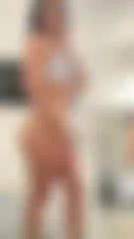 Gefällt dir, wie sich mein körper bewegt? Stell es dir aus der nähe vor. 🔥.