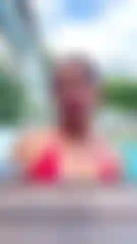 Aurora, und habe spaß im pool!