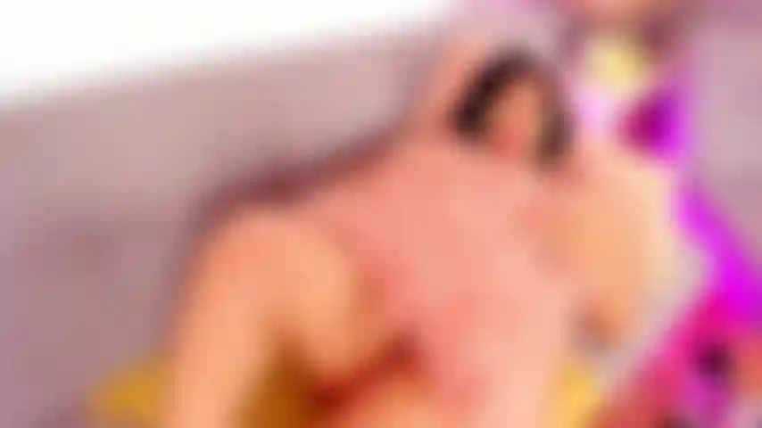 Starkes muschifingern bekommt den intensivsten orgasmus und lässt meine augen zurückrollen!