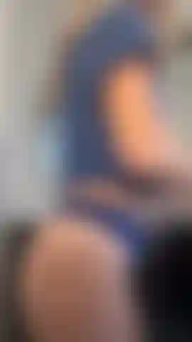 Die ihren hintern zeigt