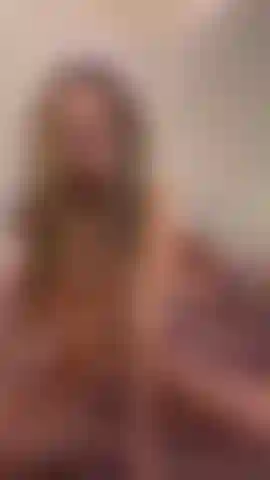 Zeige meinen hintern und meine titten im spiegel.