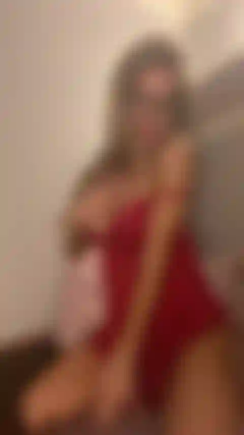 Dieser dildo sieht in meiner engen kleinen muschi riesig aus.