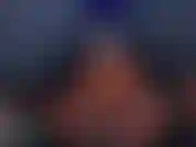 Sie nehmen an einer maskerade-party teil und sehen einer schönen frau in die augen. Sie führt zu einem privaten raum. Sie hat so etwas noch nie gemacht, aber der gedanke, mit einem fremden zu spielen, macht sie an.