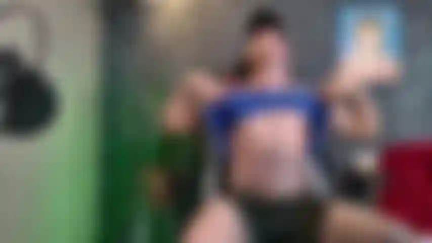 . Spanne deine muskeln an.