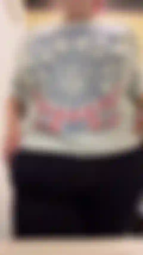 Sieh mir zu, wie ich auf der arbeitstoilette unartig werde.