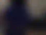 Ein fitness-mädchen, das springt.