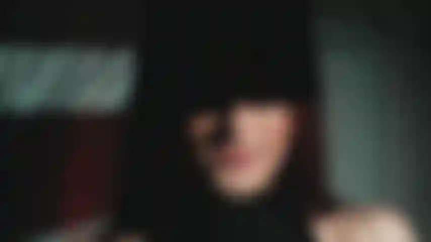 Eine göttin unter den schatten.