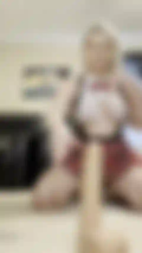 Ein freches schulmädchen.