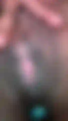 Butt plug & pussy aus der nähe.