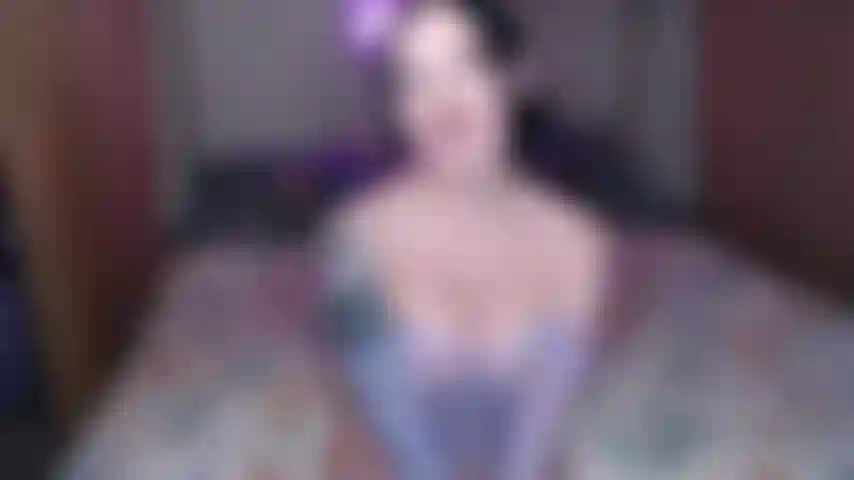 Die einen großen schwarzen schwanz mit dildo anbetet und ihn im gesicht erwischt!