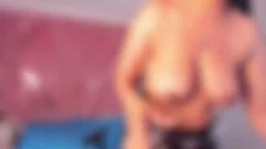 NAKED STRIPTEASE BARBARA'S MASSAGE WITH FINGERING (SURPRISE AT THE END)...