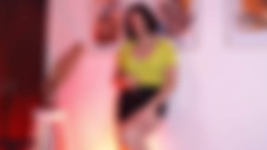 Die mit einer behaarten muschi spiele.