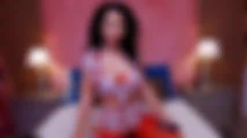 Arsch hoch, muschi offen.