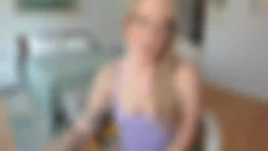 Stiefschwester verführt dich mit pussy.