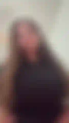 Pov: ich reite auf deinem großen schwanz und rede schmutzig, während meine riesigen titten in deinem gesicht sind.