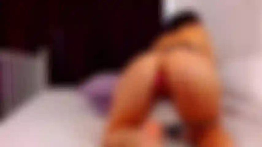 Bellarey reibt ihre muschi und fingert sich selbst. Sieh zu, wie ihre süße muschi auf dein warmes sperma wartet!