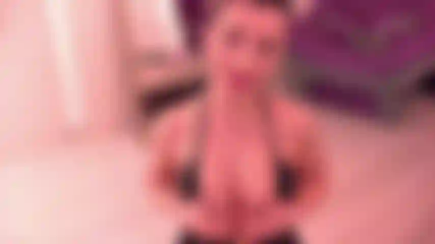 Die sinnliche bella verführt dich und bringt dich so gut zum kommen.