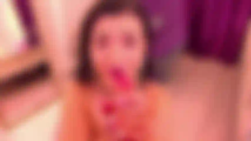 Der beste blowjob, den sie mit der frechen studentin bella genießen können.