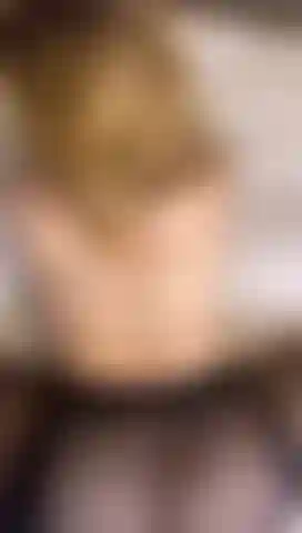 BellaRose_UK, in einer nahaufnahme in durchsichtigen strumpfhosen und nichts darunter