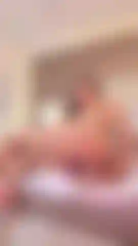 Ich liebe es, wenn ich deinen großen schwanz in meinem anus spüre, baby. Ich weiß, wie gerne du es magst, meinen anus zu ficken. Ich liebe es, wenn du darin kommst.