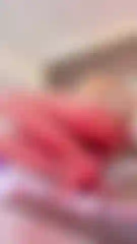 Schmecke meine saftige muschi, genieße den augenblick und lass meine finger sich aufs äußerste bewegen. Ich liebe es, wenn du meine heiße muschi berührst und mich zum stöhnen bringst.