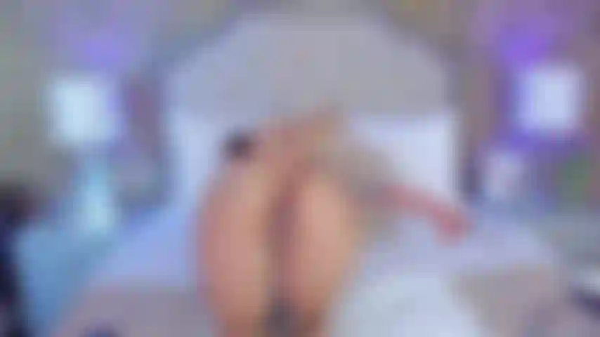 Mein arsch ist in der hündchenstellung so nass und offen und wartet darauf, dass du ihn tief mit deinem harten schwanz füllst, bis er zittert.