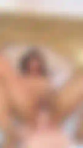 Feucht, heiß und völlig bereit, mich zu nehmen, wie du es willst.