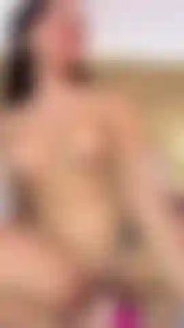 Schau mich an und lass dich von der lust verzehren, während ich dir zeige, was ich kann.