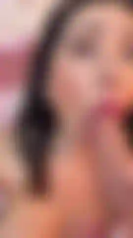 Ich lutsche deinen riesenschwanz mit meinem deep throat.