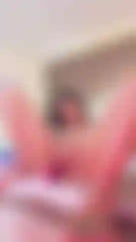 Meine muschi ist ganz cremig, lecke sie und mache sie geil, baby.