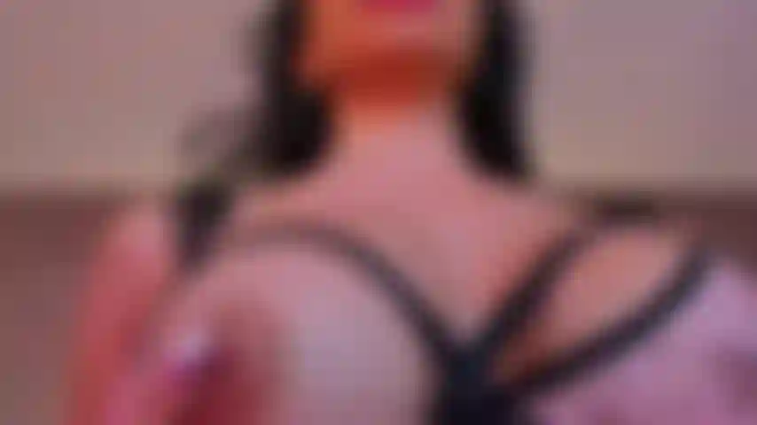 Die brennt auf deinen schwanz. Lass uns heute einen einzigartigen moment verbringen, während du die intimsten teile meines körpers genießt und mich um mehr und mehr anflehst.