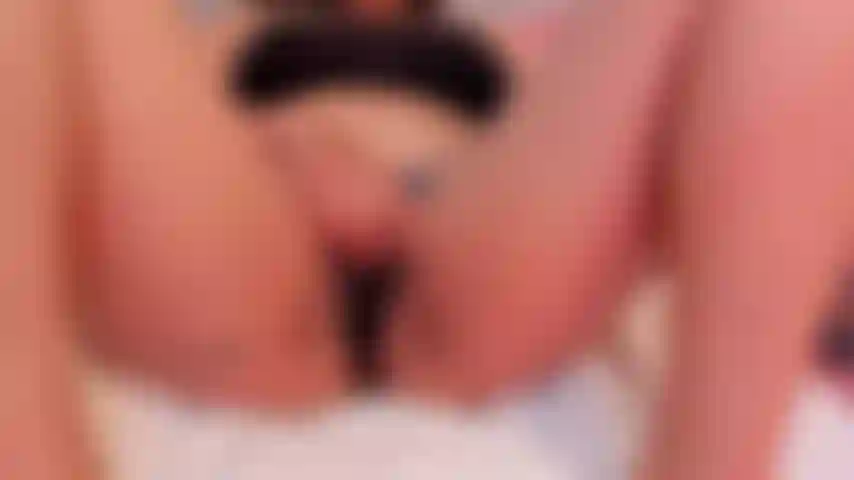 Meine muschi ist so feucht und heiß, dass ich einen schwanz wie deinen brauche, um zur ekstase zu gelangen.