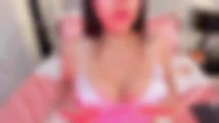 Lass dich von meinen wunderschönen titten verführen.