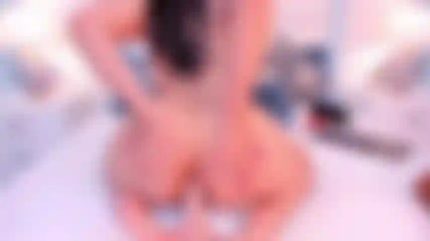 Und lasse meinen hintern leiden, wenn dieser dildo in meinem arschloch steckt.