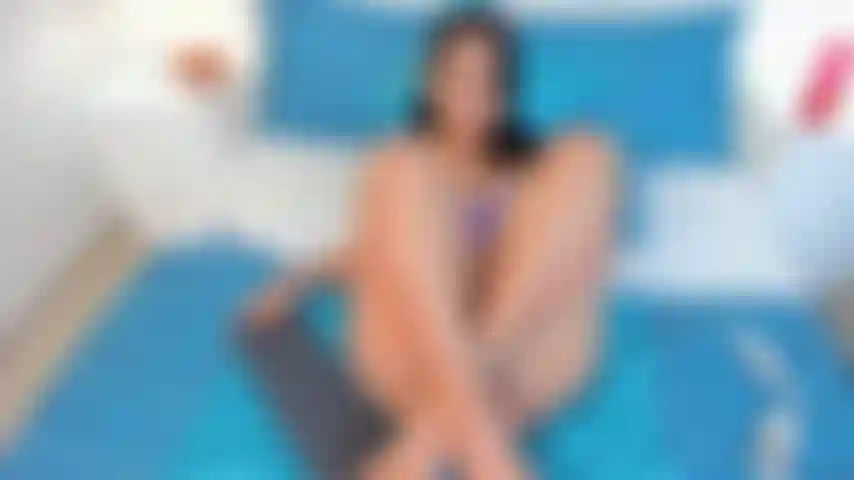 Genieße, wie ich meiner muschi wärme und zuneigung schenke.