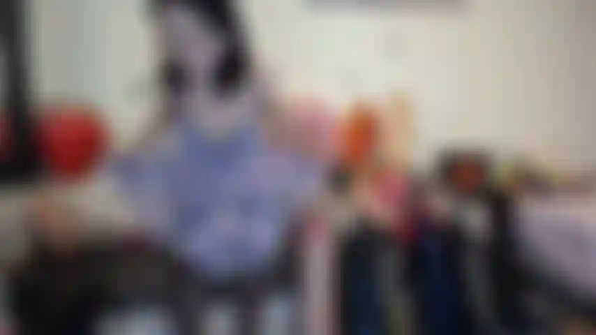 Ein perverser geist in einem sexy kleid.