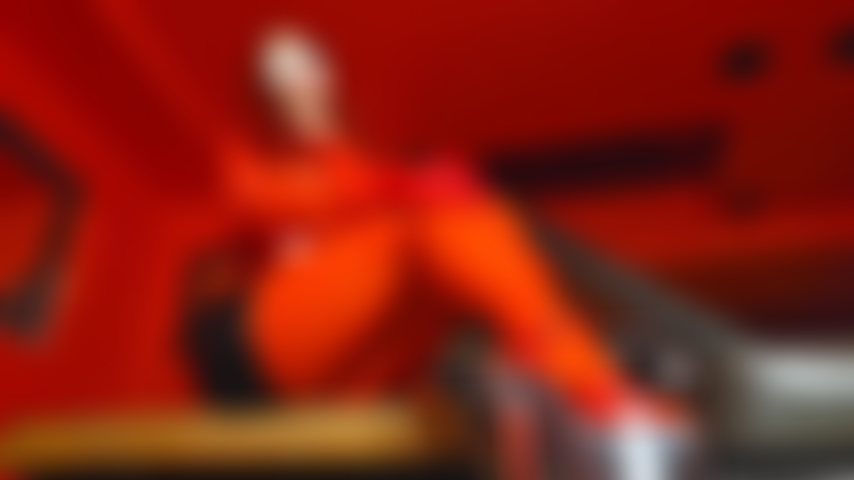 Deine latex-sexpuppe sehnt sich nach deinem schwanz.