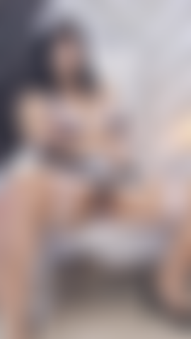 Ficke die muschi eines geilen milf-dienstmädchens.