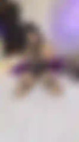 Und reite deinen schwanz mit meinen titten draußen.