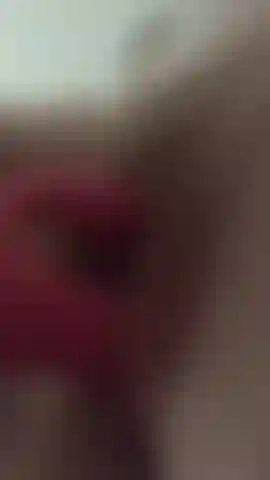 Spiele mit einem vibrator für meine behaarte muschi.