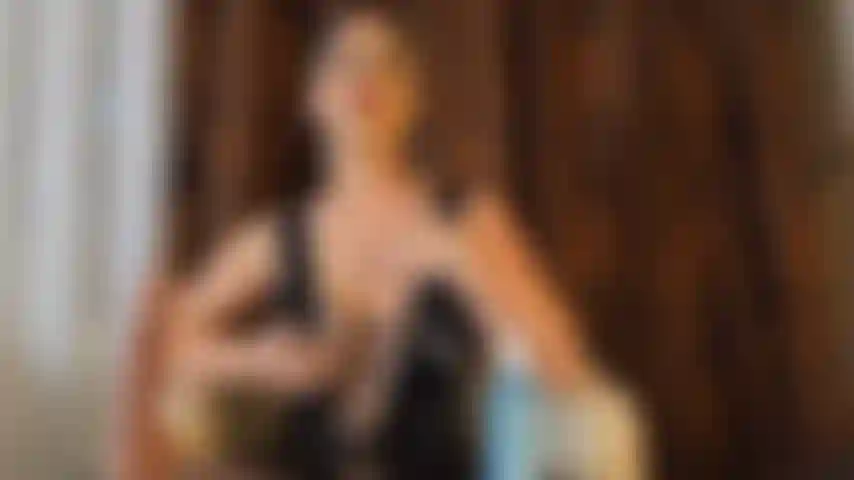 Habe eine titten-op und eingeölte brüste.