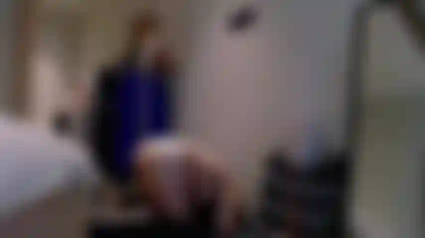 Mache yoga-nacktkopfstand.