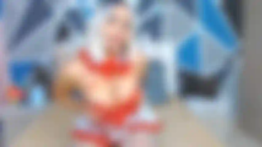 Eine sexy krankenschwester, die wie eine schlampe spielt.