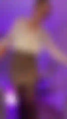 Ich hatte schon immer ein auge auf dich geworfen… chef! Ich werde alles tun, um dich glücklich zu machen und meinen job zu behalten… lass mich dir zeigen, wie weit ich bereit bin zu gehen! Ich hoffe, dir gefallen meine blowjob-fähigkeiten und wie geil mein arsch wackelt, wenn du mich über den schreibtisch fickst! Ich lasse dich sogar in mir abspritzen, wenn du mich auf deinen harten schwanz reiten lässt! 😈.
